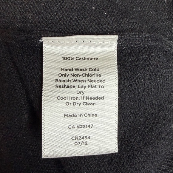 Talbots Black !00% Cashmere Turtleneck Sweater. Size L Excellent condition! - Picture 5 of 7